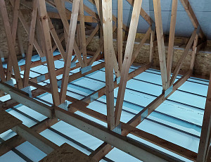 Zateplení stropu novostavby pomocí foukané izolace